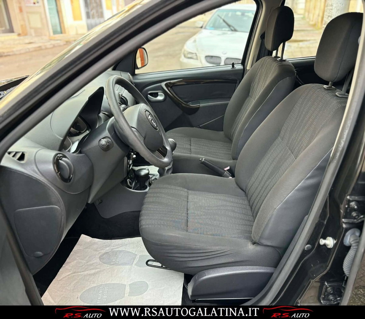 Dacia Duster 1.6 110CV 4x4 Lauréate (9)