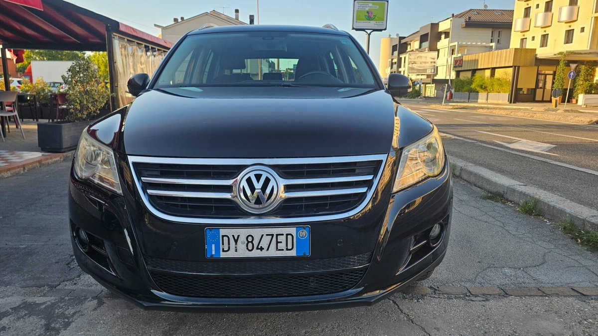 Volkswagen Tiguan 2.0 TDI DPF 4MOTION DSG Sport & Style (4)