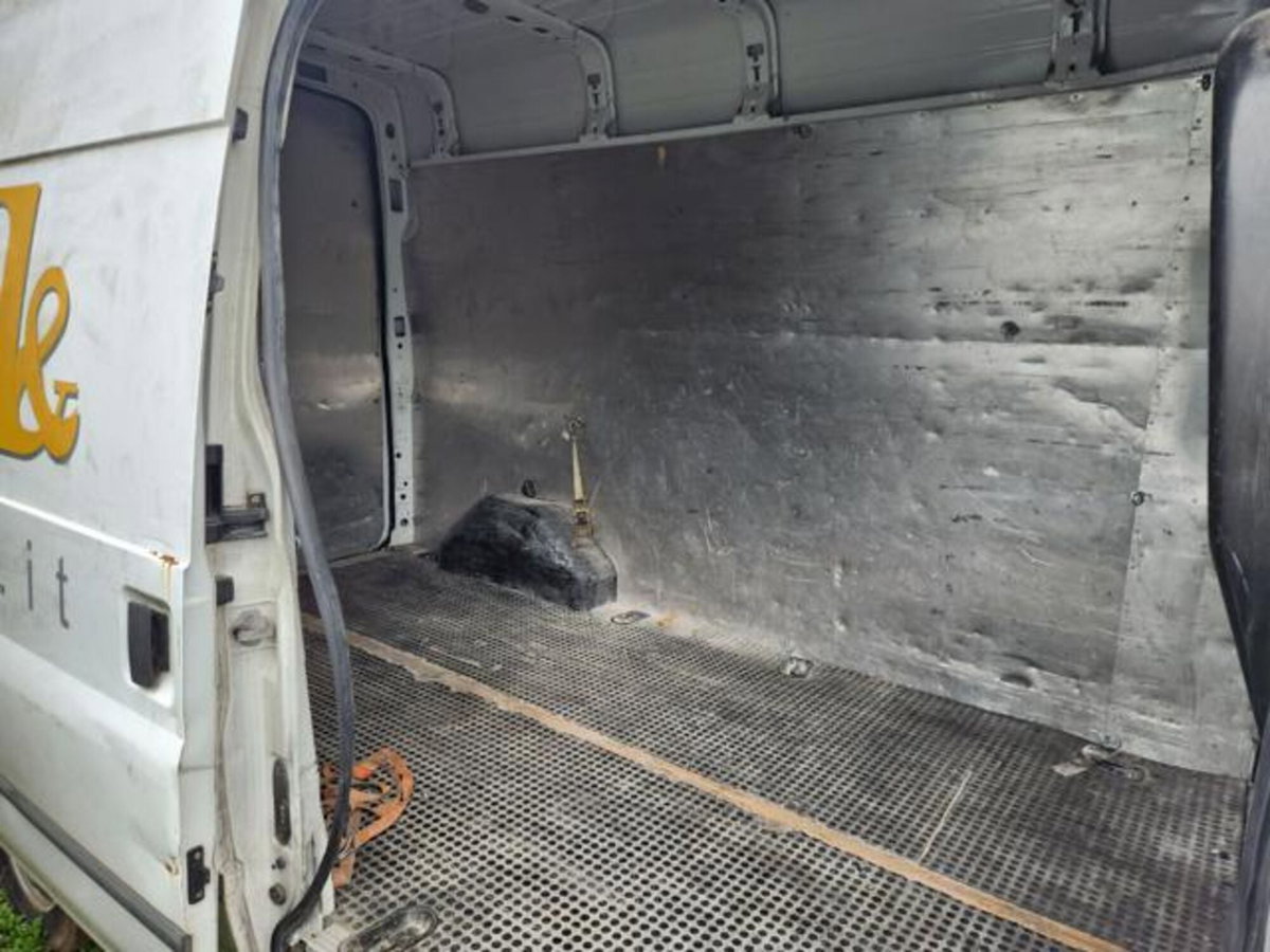 Ford Transit Van Furgone 300M 2.2 TDCi/115 PM-TM Furgone (6)