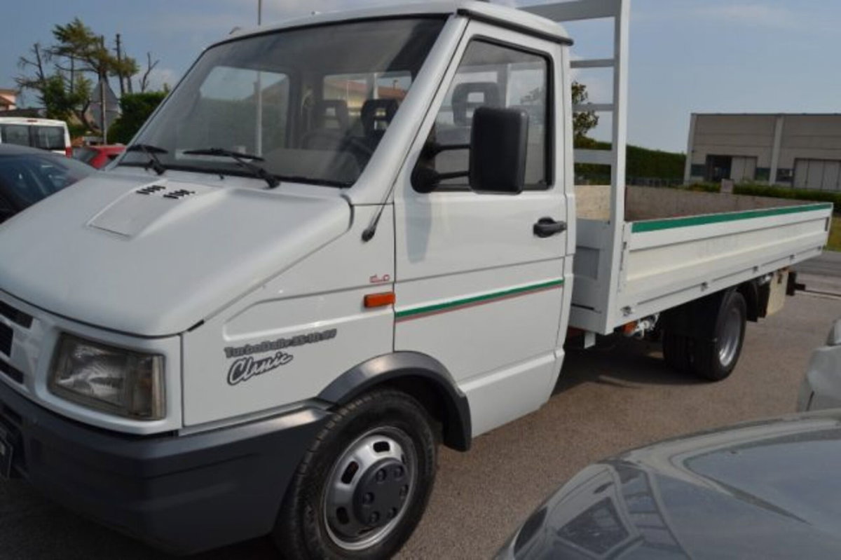 Iveco Daily Furgone 35.10 2.8 TD PM-TA Furg.Classic (2)