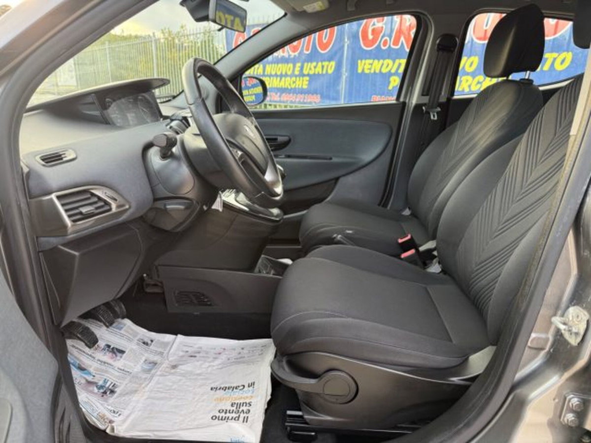 Lancia Ypsilon 1.0 FireFly 5 porte S&S Hybrid Gold Plus (13)