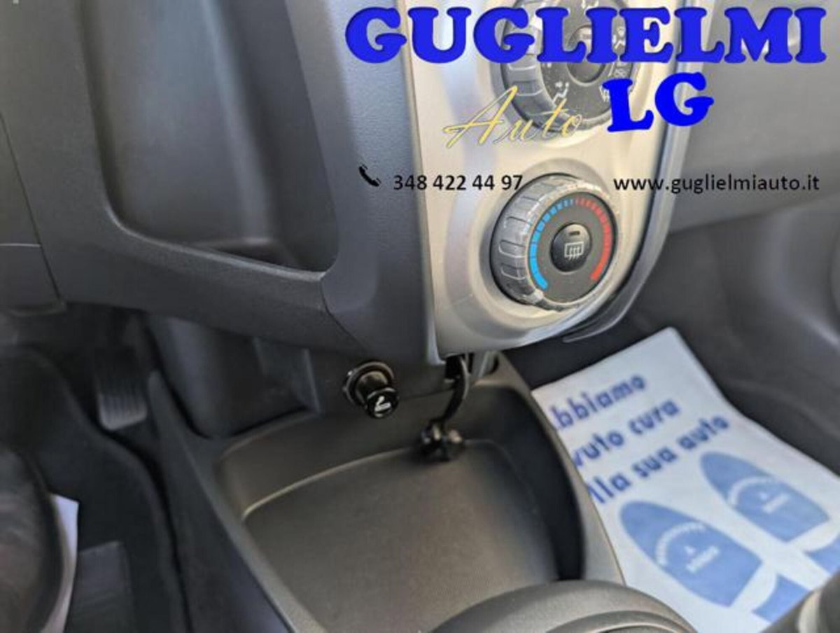 Toyota Yaris 1.3 5 porte Sol (10)