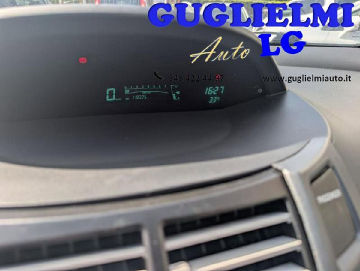 Toyota Yaris 1.3 5 porte Sol (11)