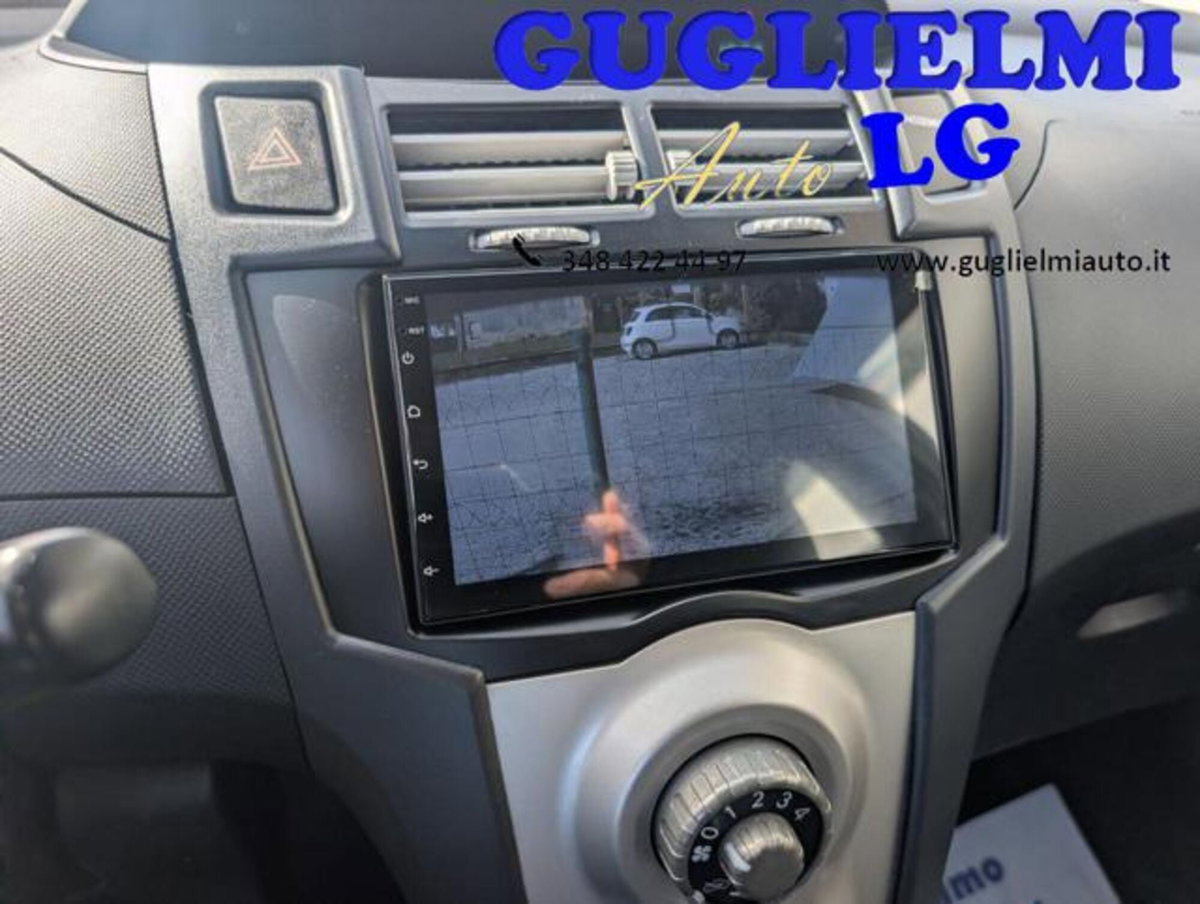 Toyota Yaris 1.3 5 porte Sol (12)