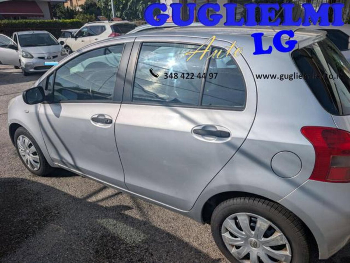 Toyota Yaris 1.3 5 porte Sol (2)