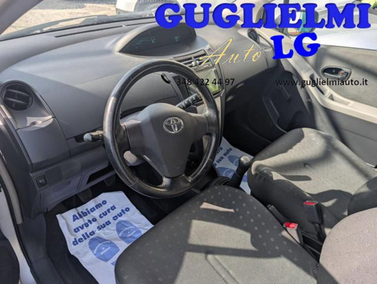 Toyota Yaris 1.3 5 porte Sol (8)