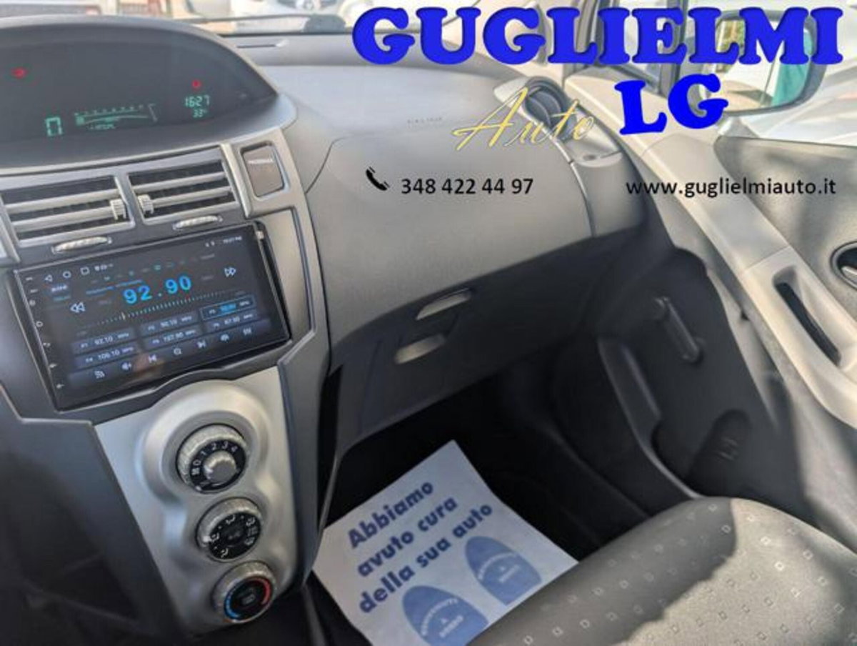 Toyota Yaris 1.3 5 porte Sol (9)