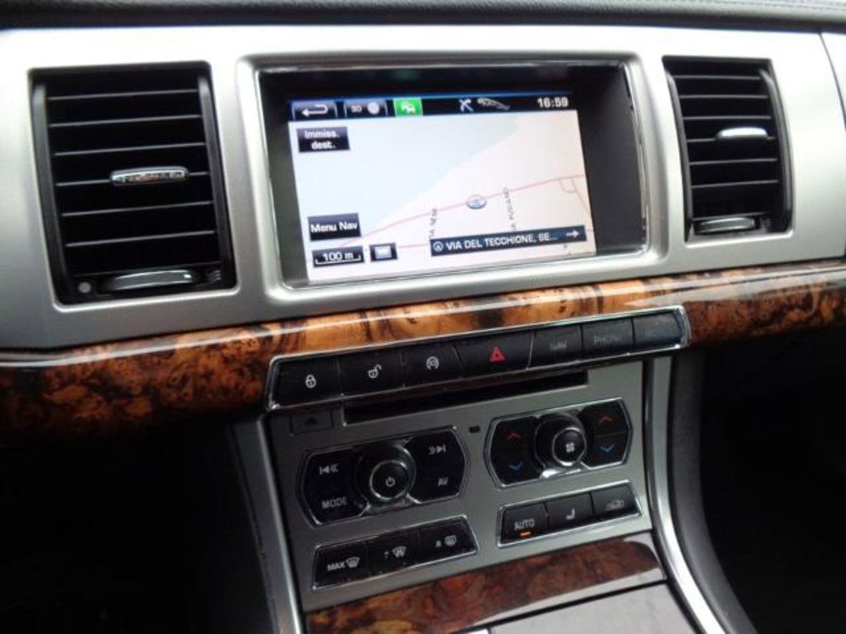 Jaguar XF Sportbrake 2.2 D 200 CV Premium Luxury (13)