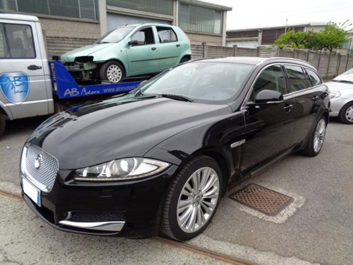 Jaguar XF Sportbrake 2.2 D 200 CV Premium Luxury (2)