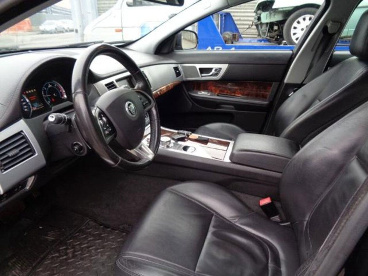 Jaguar XF Sportbrake 2.2 D 200 CV Premium Luxury (5)