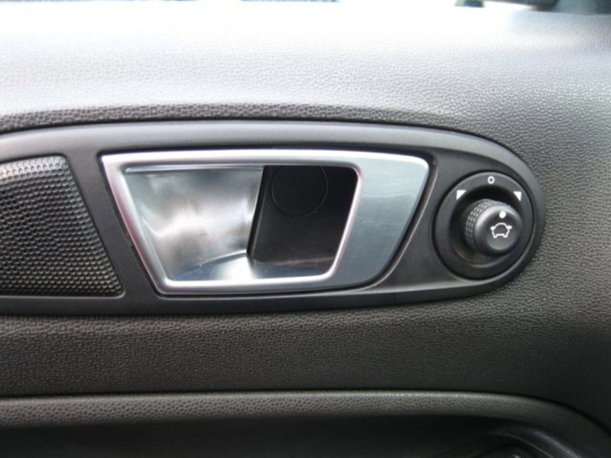 Ford EcoSport 1.5 TDCi 95 CV Titanium S (10)