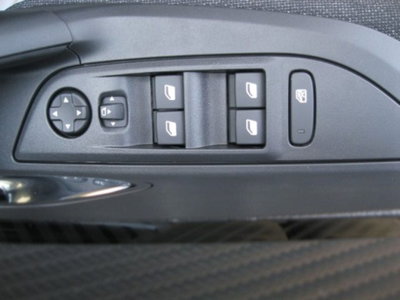Peugeot 2008 PureTech 100 S&S Allure Pack (10)