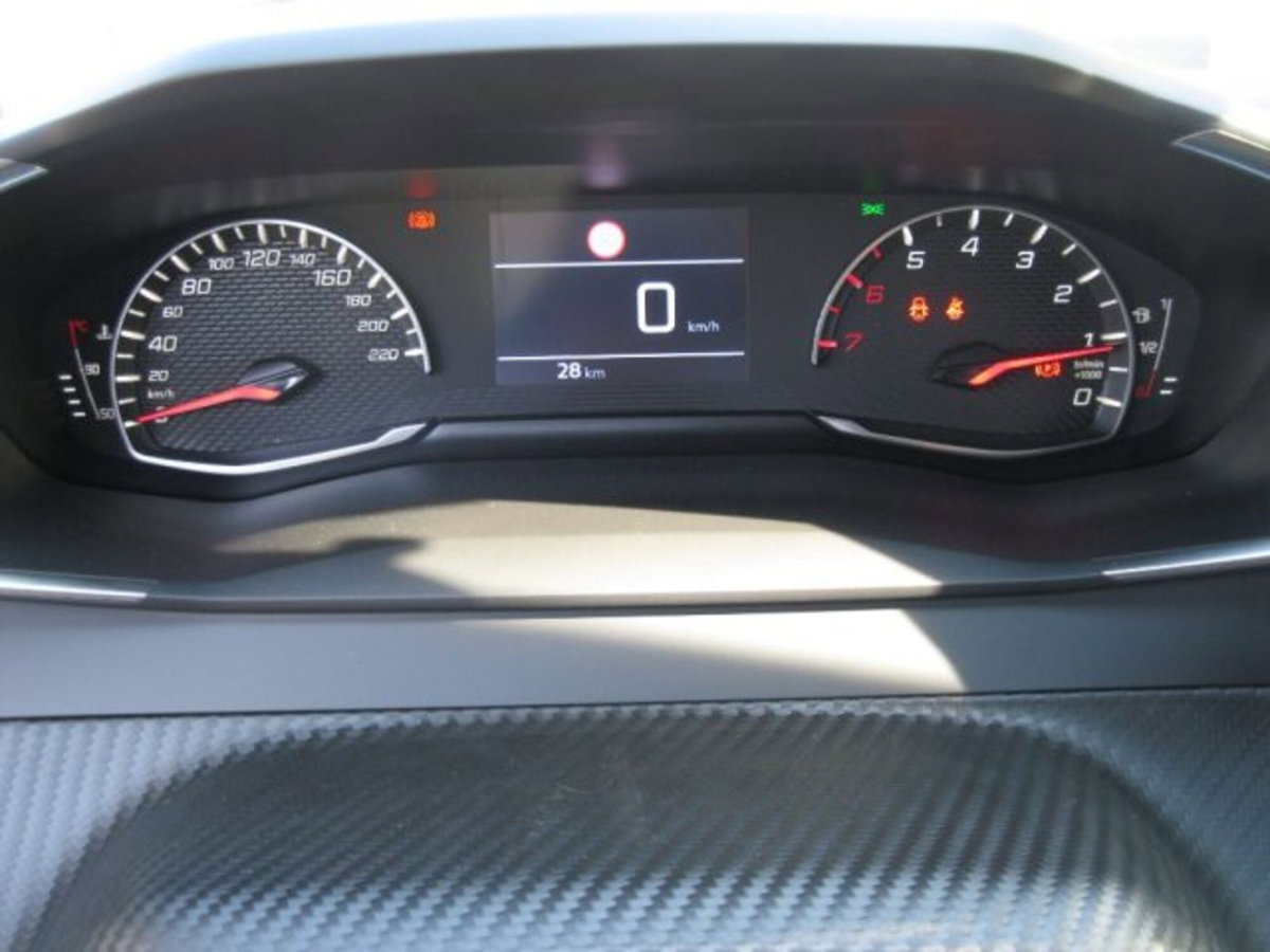 Peugeot 2008 PureTech 100 S&S Allure Pack (12)
