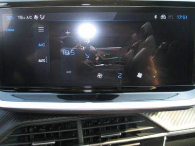 Peugeot 2008 PureTech 100 S&S Allure Pack (17)