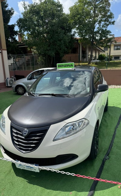 Lancia Ypsilon 1.2 69 CV 5 porte S Momodesign (2)