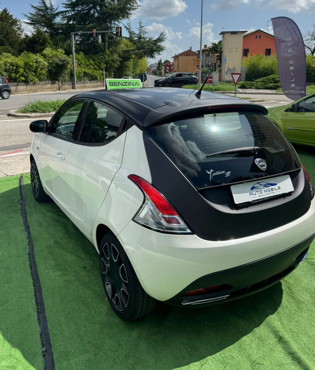 Lancia Ypsilon 1.2 69 CV 5 porte S Momodesign (4)