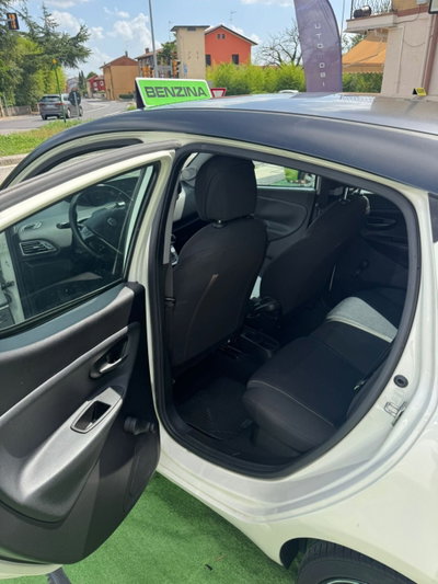 Lancia Ypsilon 1.2 69 CV 5 porte S Momodesign (8)