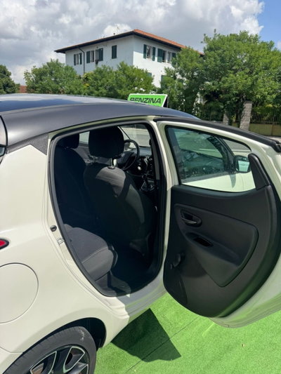 Lancia Ypsilon 1.2 69 CV 5 porte S Momodesign (9)