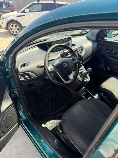 Lancia Ypsilon 0.9 TwinAir 85 CV 5 porte Metano Ecochic Gold (11)