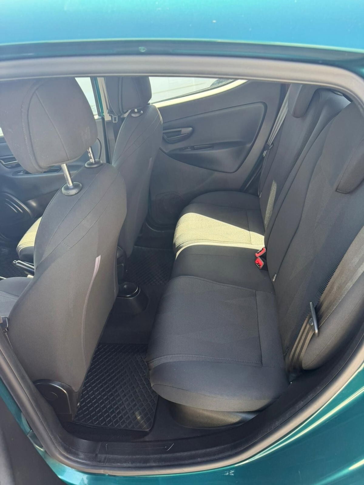 Lancia Ypsilon 0.9 TwinAir 85 CV 5 porte Metano Ecochic Gold (12)