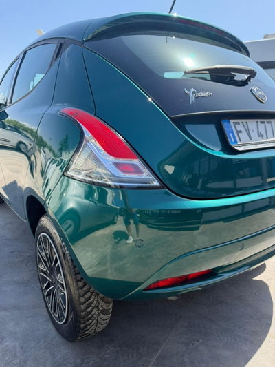 Lancia Ypsilon 0.9 TwinAir 85 CV 5 porte Metano Ecochic Gold (14)
