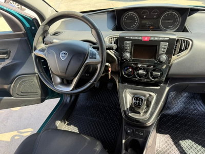 Lancia Ypsilon 0.9 TwinAir 85 CV 5 porte Metano Ecochic Gold (7)