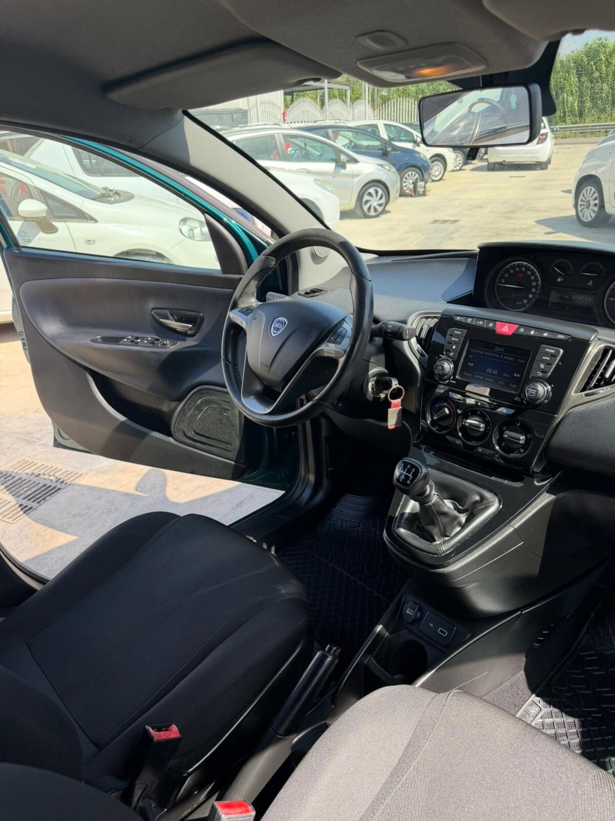 Lancia Ypsilon 0.9 TwinAir 85 CV 5 porte Metano Ecochic Gold (8)
