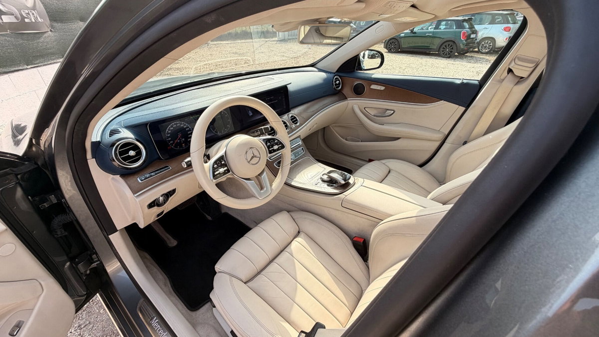 Mercedes-Benz Classe E 250 Auto Premium Plus (10)