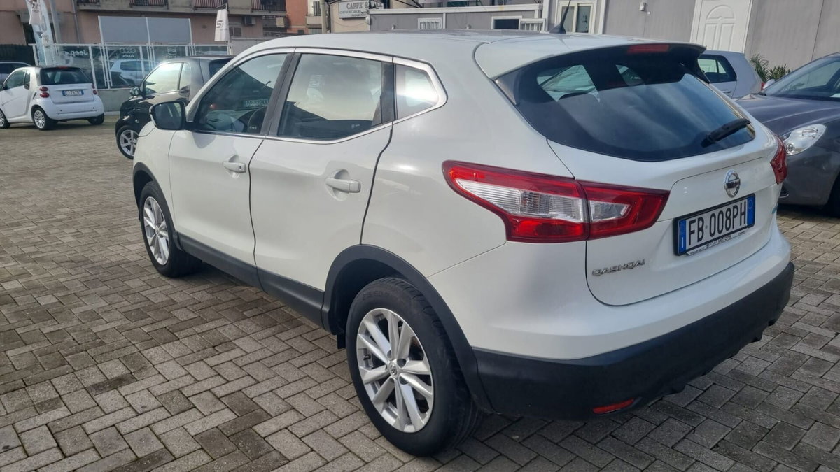 Nissan Qashqai 1.5 dCi Visia (3)
