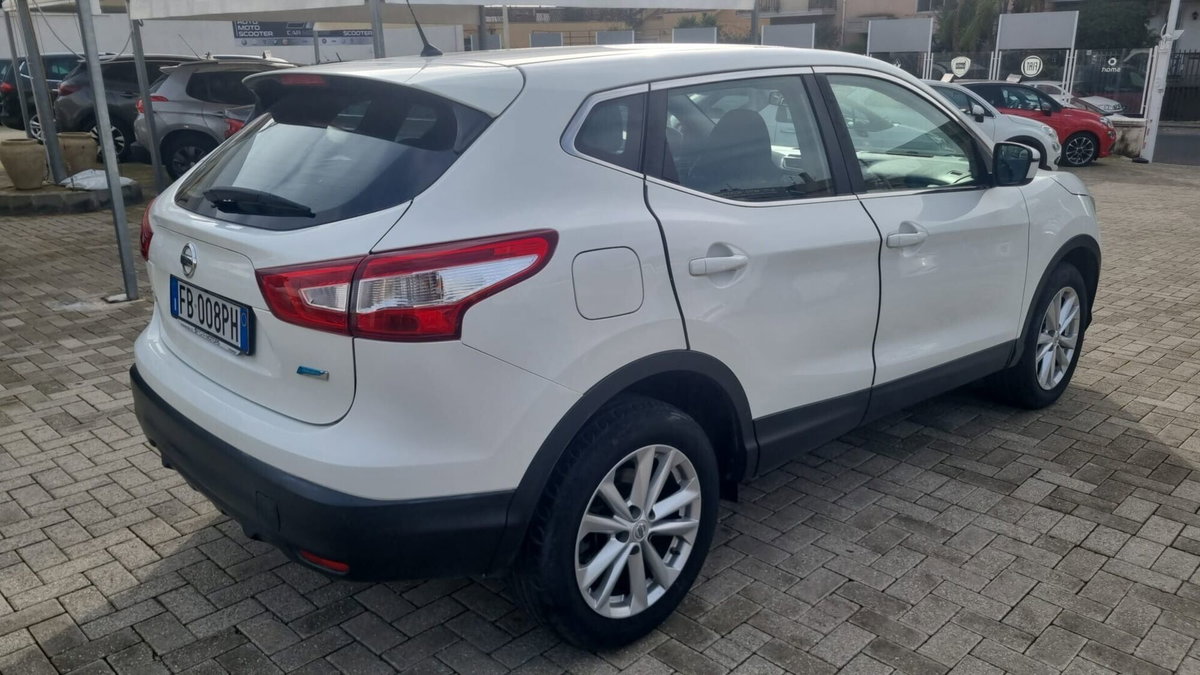 Nissan Qashqai 1.5 dCi Visia (4)