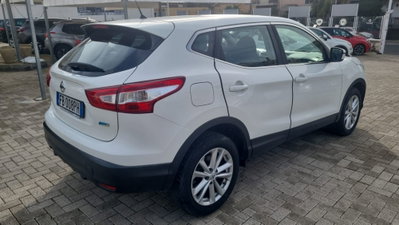 Nissan Qashqai 1.5 dCi Visia (4)