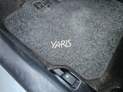 Toyota Yaris 1.D-4D 5 porte (10)