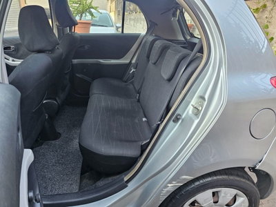 Toyota Yaris 1.D-4D 5 porte (12)