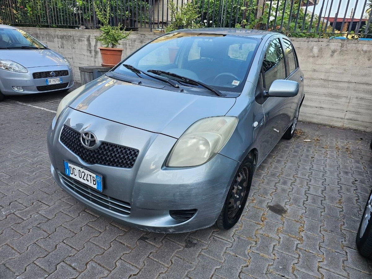 Toyota Yaris 1.D-4D 5 porte (3)