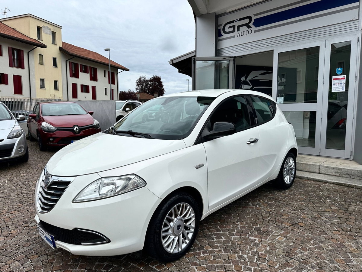 Lancia Ypsilon 1.3 MJT 16V 95 CV 5 porte S&S Silver