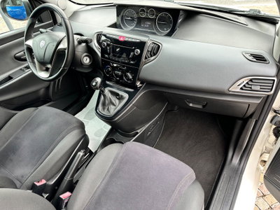 Lancia Ypsilon 1.3 MJT 16V 95 CV 5 porte S&S Silver (9)