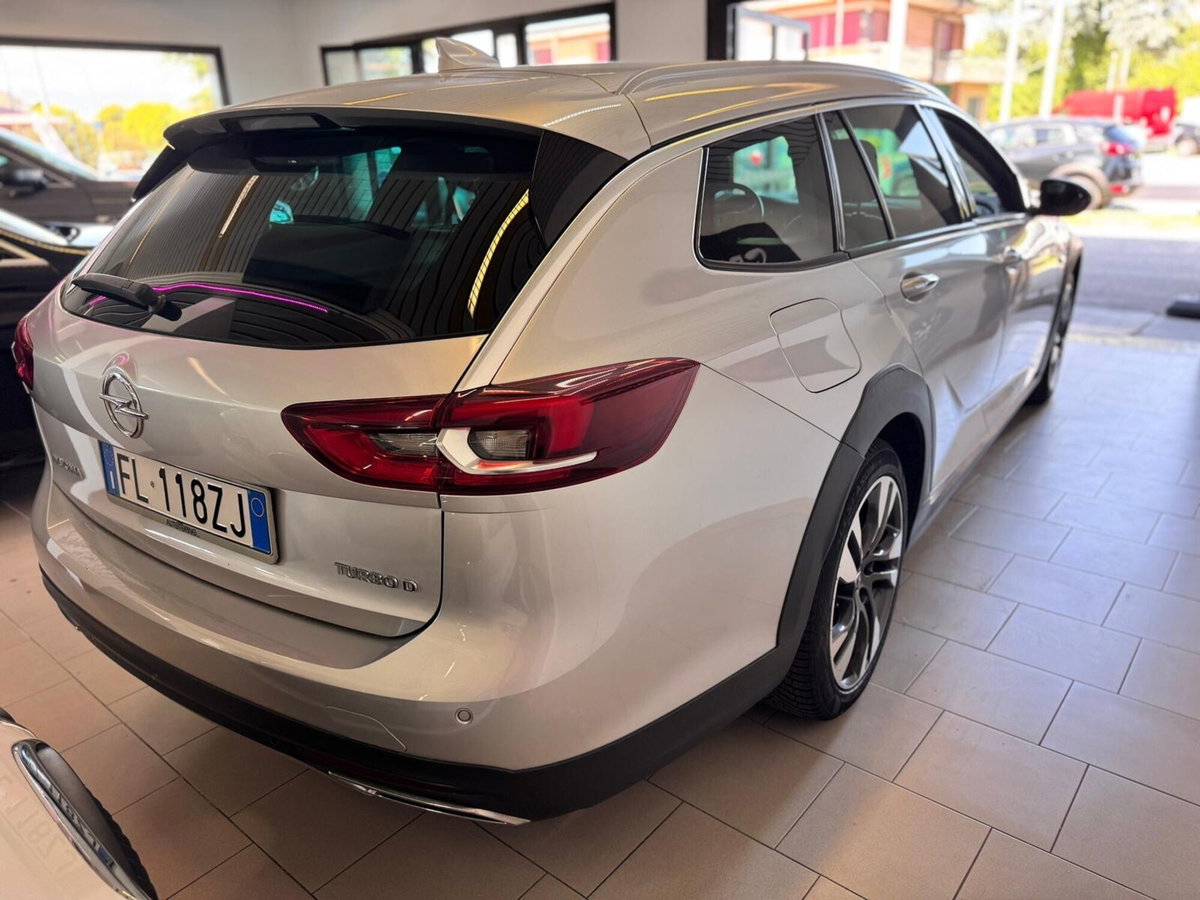 Opel Insignia Station Wagon CDTI 170CV aut. Country (4)