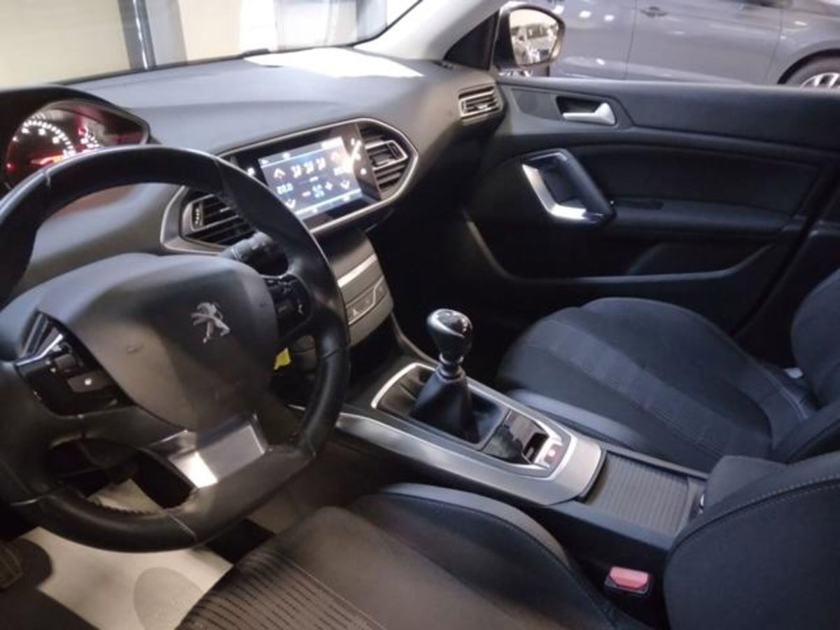 Peugeot 308 PureTech Turbo 130 S&S Allure Pack (14)