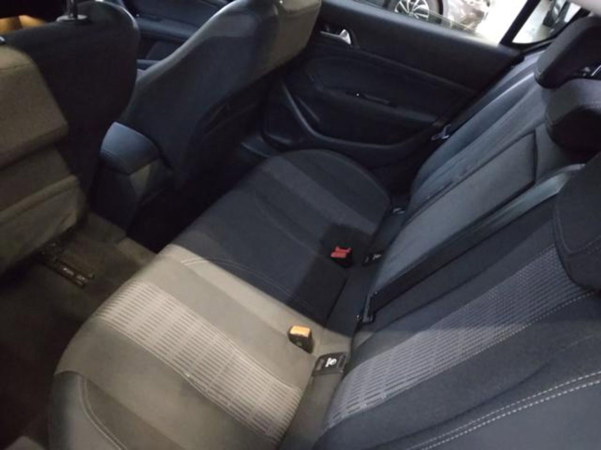 Peugeot 308 PureTech Turbo 130 S&S Allure Pack (15)