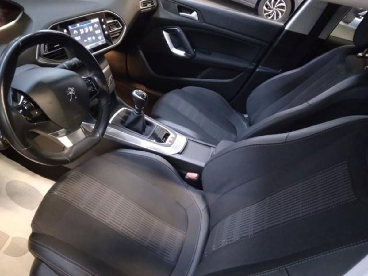 Peugeot 308 PureTech Turbo 130 S&S Allure Pack (5)