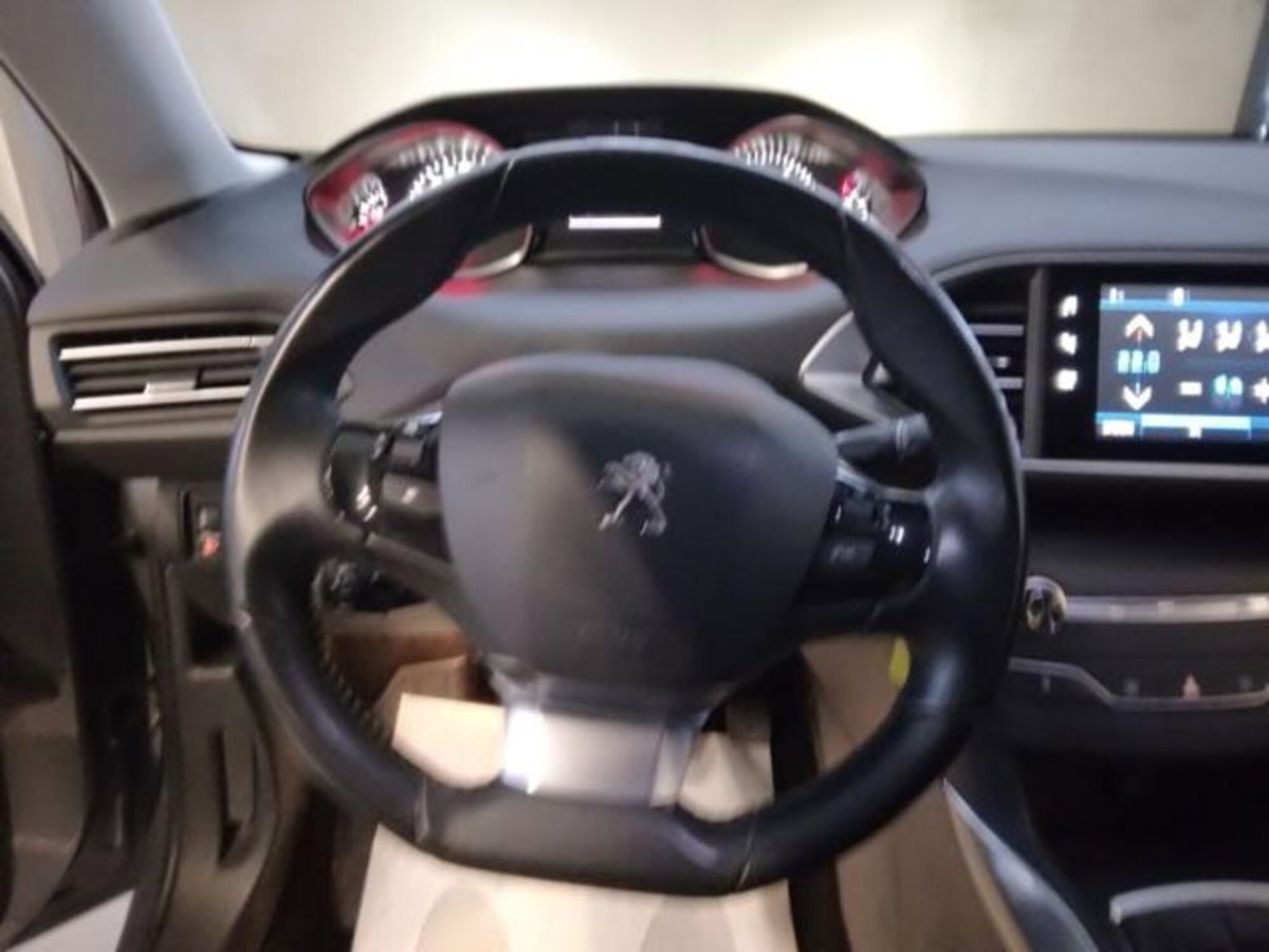 Peugeot 308 PureTech Turbo 130 S&S Allure Pack (8)