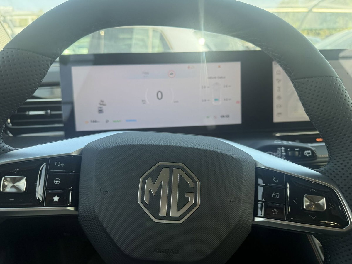 Mg HS 1.5 hybrid+ Luxury auto (16)