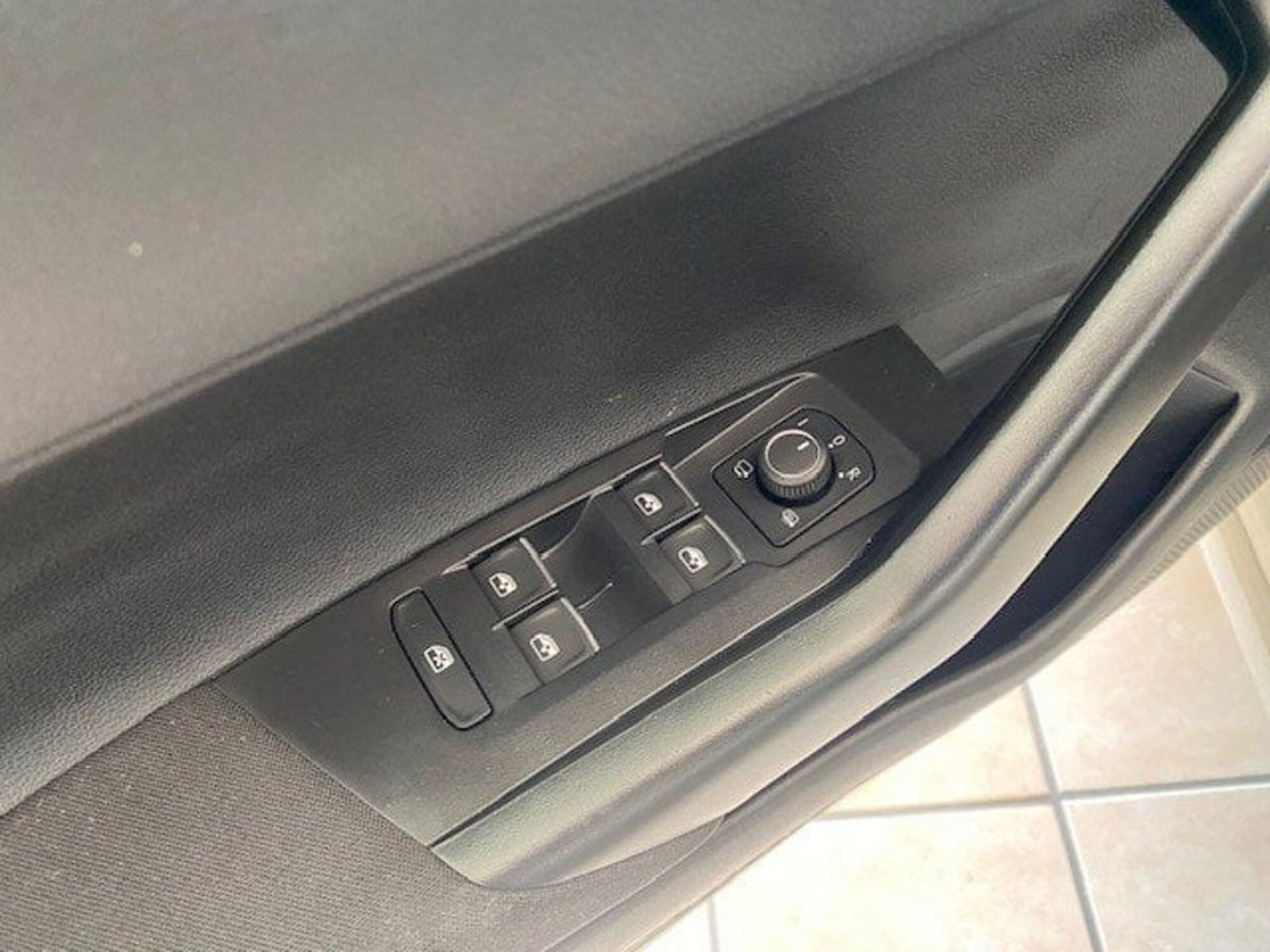 Volkswagen Taigo 1.0 TSI 110 CV DSG R-Line (8)