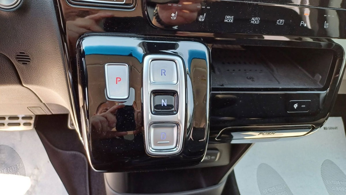 Hyundai Staria 2.2 awd auto (9)