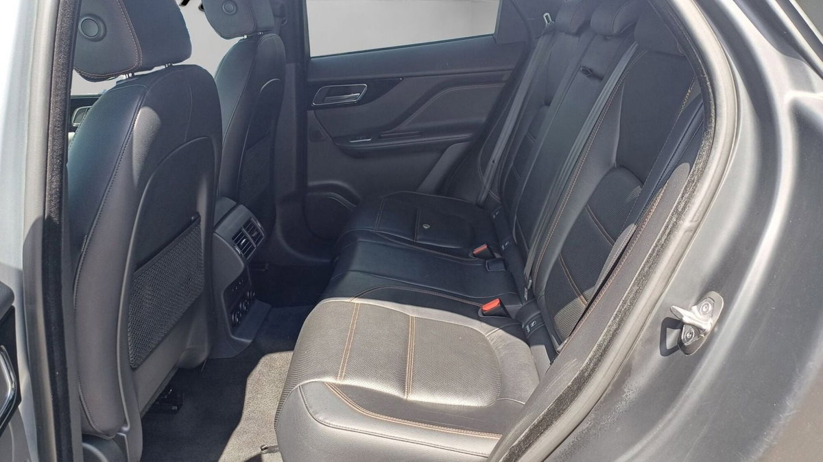 Jaguar F-Pace 2.0 D 180 CV AWD aut. Prestige (11)