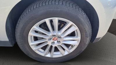 Jaguar F-Pace 2.0 D 180 CV AWD aut. Prestige (14)