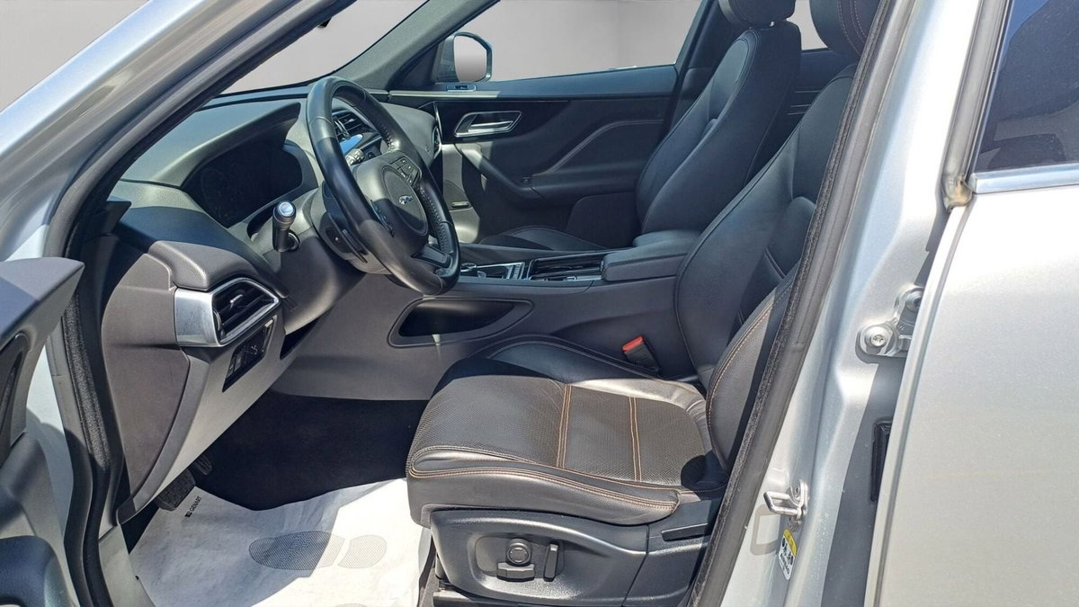 Jaguar F-Pace 2.0 D 180 CV AWD aut. Prestige (5)