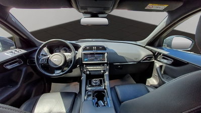 Jaguar F-Pace 2.0 D 180 CV AWD aut. Prestige (8)