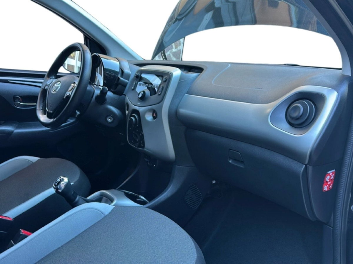 Toyota Aygo 1.0 VVT-i 69 CV 5 porte x-wave (12)