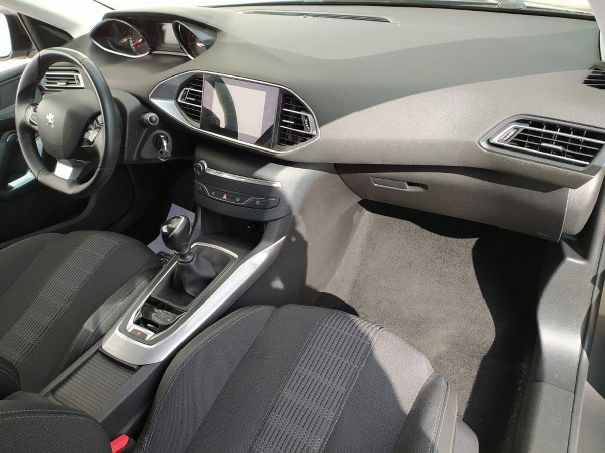 Peugeot 308 PureTech Turbo 130 S&S Allure Pack (14)